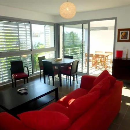 Confortable Et Moderne Idealement Situe