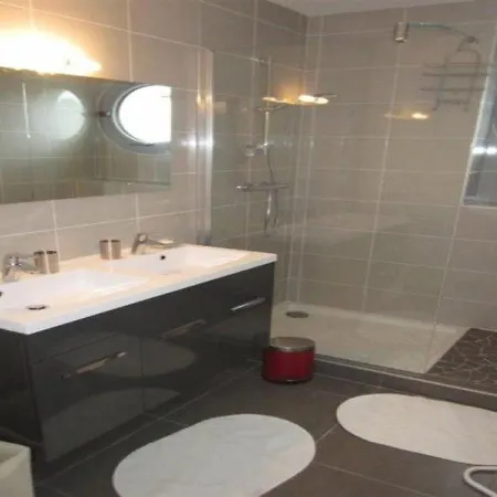 Confortable Et Moderne Idealement Situe Royan